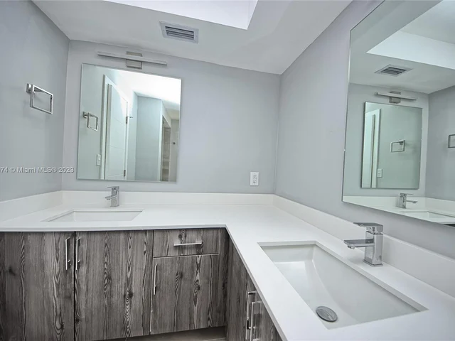 1660 NE 191st St # 1, Miami FL 33179