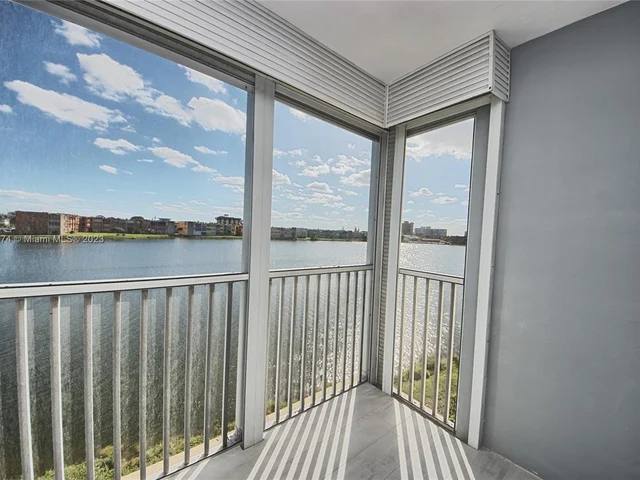 1660 NE 191st St # 1, Miami FL 33179