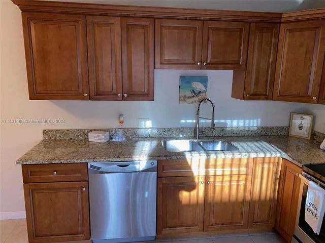 908 9th Way # 908, West Palm Beach FL 33407