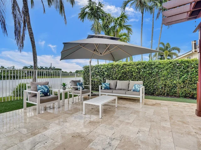 1708 Victoria Pointe Cir, Weston FL 33327