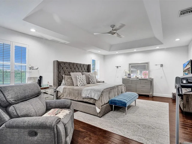 1708 Victoria Pointe Cir, Weston FL 33327