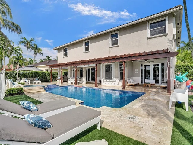 1708 Victoria Pointe Cir, Weston FL 33327