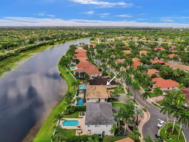 1708 Victoria Pointe Cir, Weston FL 33327