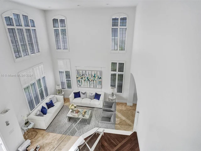 1708 Victoria Pointe Cir, Weston FL 33327