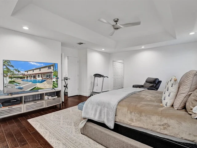 1708 Victoria Pointe Cir, Weston FL 33327