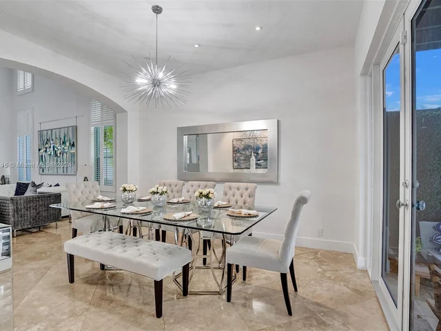 1708 Victoria Pointe Cir, Weston FL 33327