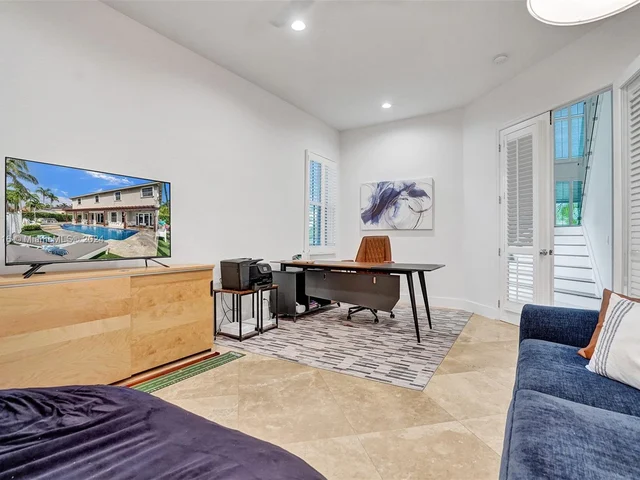 1708 Victoria Pointe Cir, Weston FL 33327