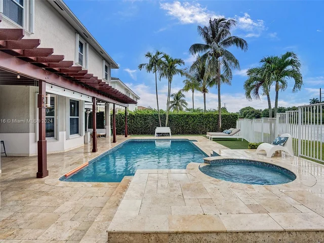 1708 Victoria Pointe Cir, Weston FL 33327