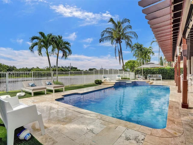 1708 Victoria Pointe Cir, Weston FL 33327