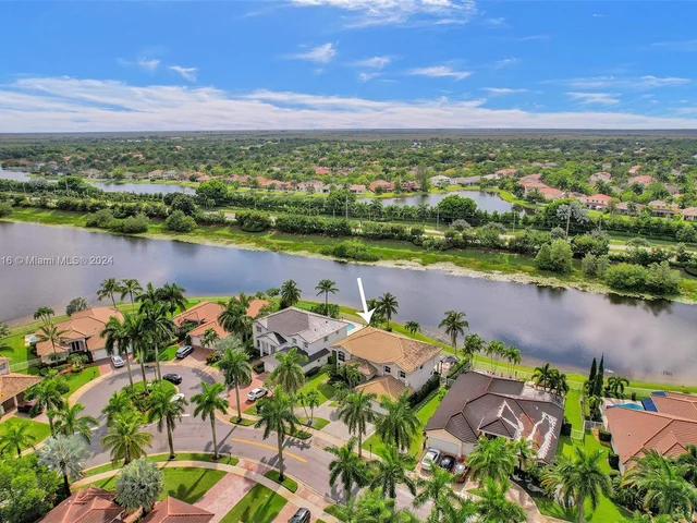 1708 Victoria Pointe Cir, Weston FL 33327