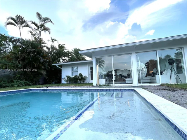 2424 Tortugas Ln, Fort Lauderdale FL 33312