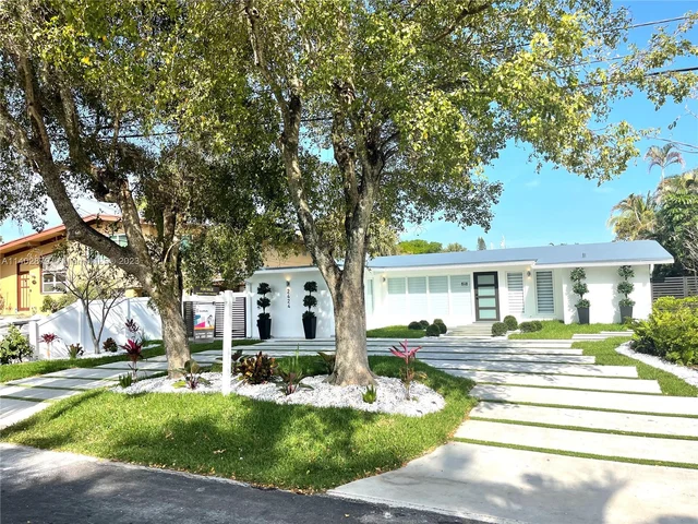 2424 Tortugas Ln, Fort Lauderdale FL 33312