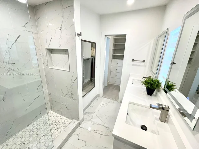 2424 Tortugas Ln, Fort Lauderdale FL 33312