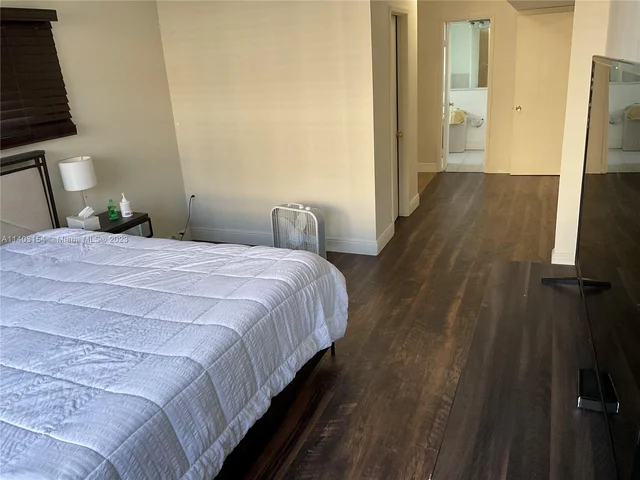 1660 NE 191st St # 1, Miami FL 33179