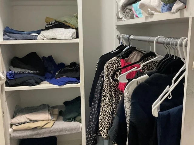 1660 NE 191st St # 1, Miami FL 33179