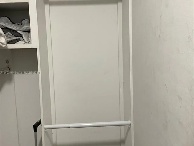 1660 NE 191st St # 1, Miami FL 33179