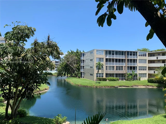 1660 NE 191st St # 1, Miami FL 33179