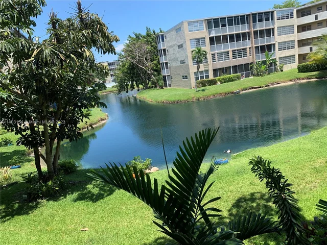 1660 NE 191st St # 1, Miami FL 33179