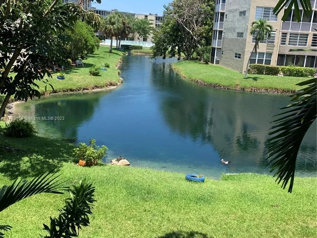 1660 NE 191st St # 1, Miami FL 33179