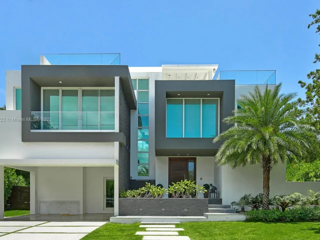 141 Harbor Dr, Key Biscayne FL 33149