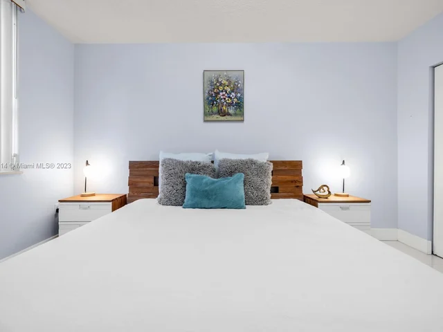 2080 S Ocean Dr # 202, Hallandale Beach FL 33009