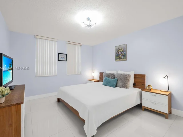 2080 S Ocean Dr # 202, Hallandale Beach FL 33009