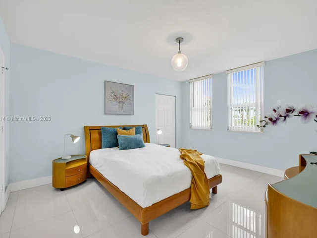 2080 S Ocean Dr # 202, Hallandale Beach FL 33009