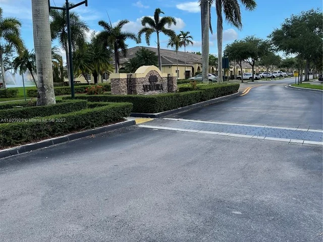 3252 NE 11th Dr, Homestead FL 33033