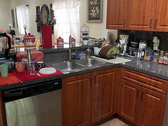 3252 NE 11th Dr, Homestead FL 33033