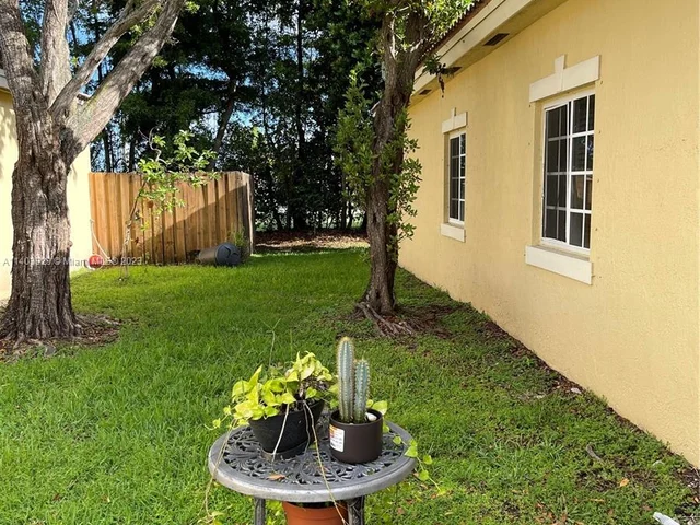 3252 NE 11th Dr, Homestead FL 33033