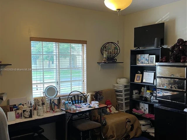 3252 NE 11th Dr, Homestead FL 33033