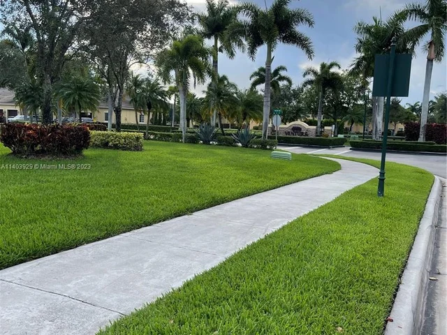 3252 NE 11th Dr, Homestead FL 33033