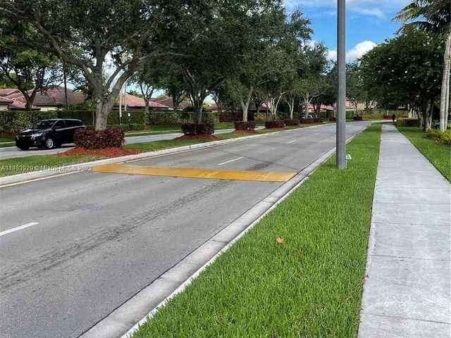 3252 NE 11th Dr, Homestead FL 33033