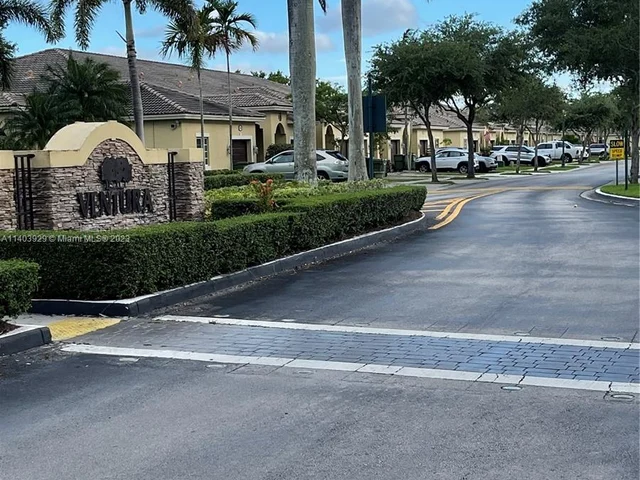 3252 NE 11th Dr, Homestead FL 33033