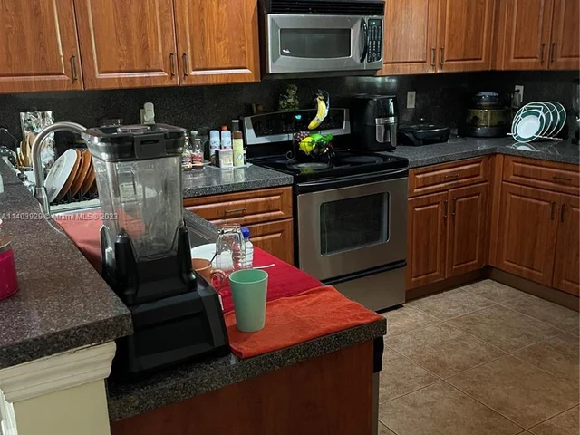 3252 NE 11th Dr, Homestead FL 33033