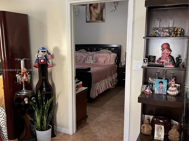 3252 NE 11th Dr, Homestead FL 33033