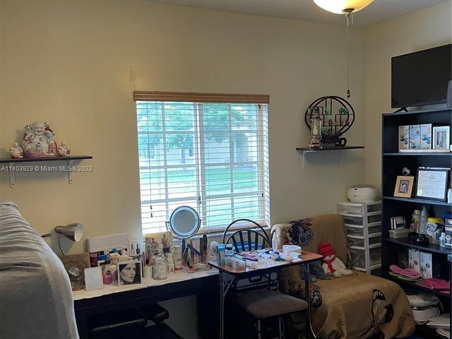 3252 NE 11th Dr, Homestead FL 33033