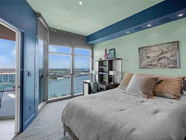 300 S Pointe Dr # 2102, Miami Beach FL 33139