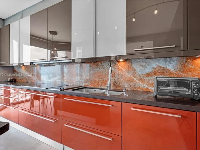 300 S Pointe Dr # 2102, Miami Beach FL 33139