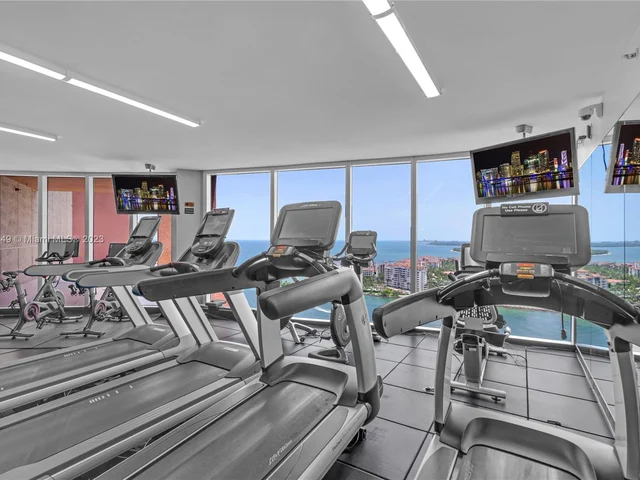 300 S Pointe Dr # 2102, Miami Beach FL 33139