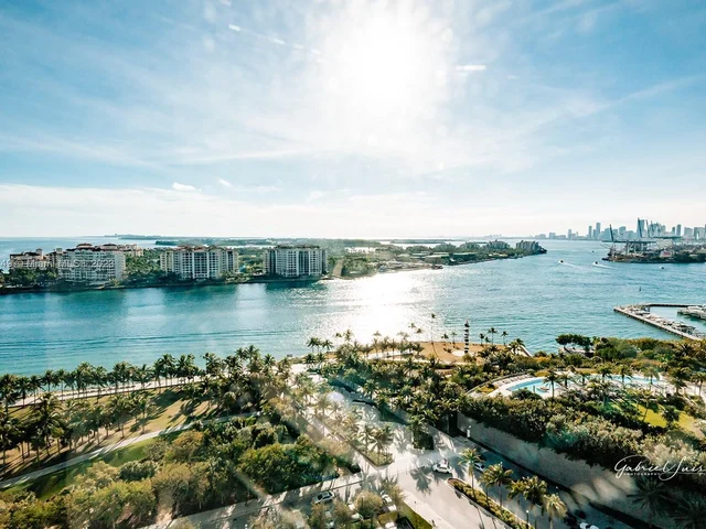 300 S Pointe Dr # 2102, Miami Beach FL 33139