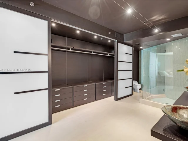 300 S Pointe Dr # 2102, Miami Beach FL 33139