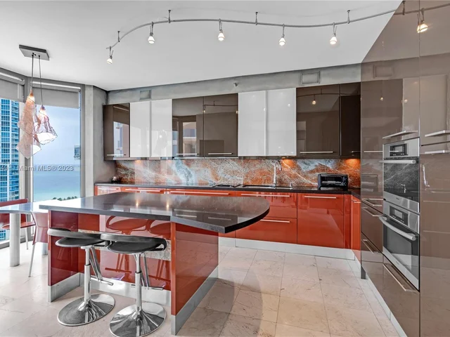 300 S Pointe Dr # 2102, Miami Beach FL 33139