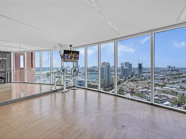 300 S Pointe Dr # 2102, Miami Beach FL 33139