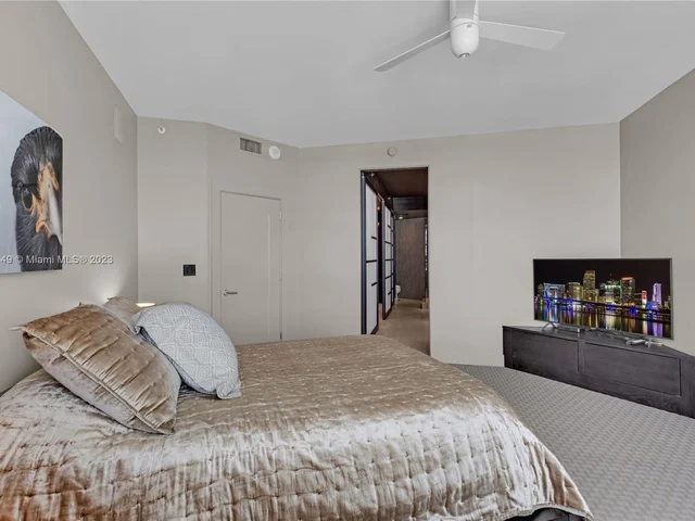 300 S Pointe Dr # 2102, Miami Beach FL 33139