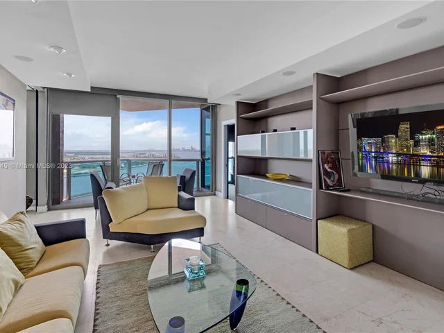 300 S Pointe Dr # 2102, Miami Beach FL 33139