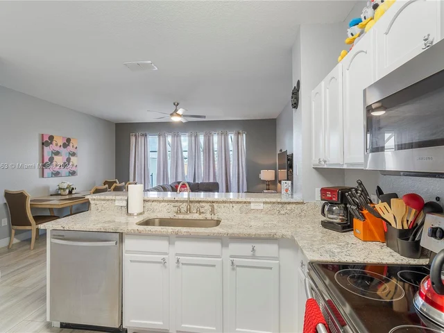 2575 Maneshaw Lane # 2575, Kissimmee FL 34747