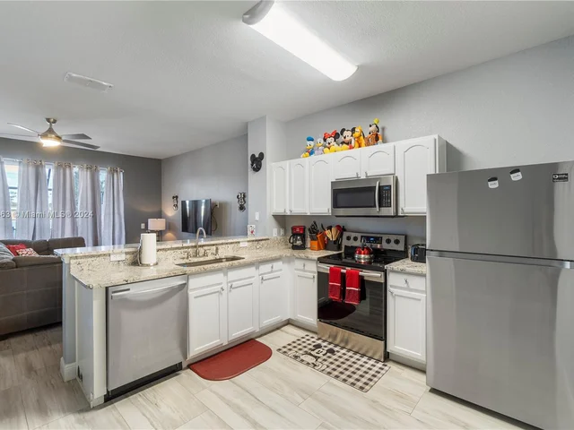 2575 Maneshaw Lane # 2575, Kissimmee FL 34747