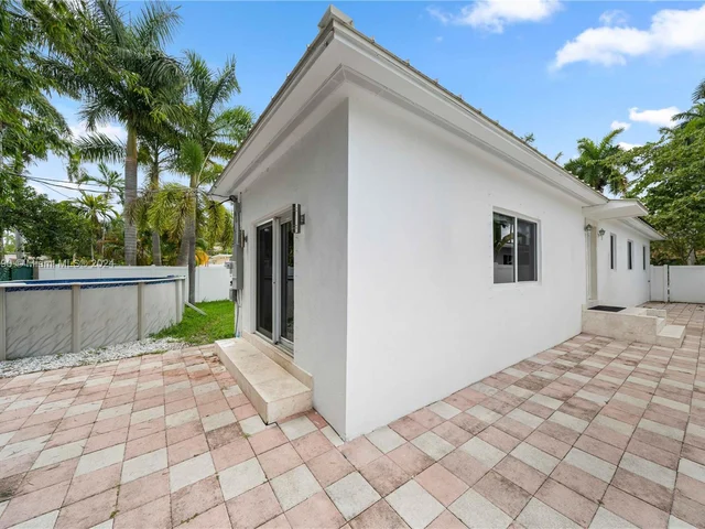 1351 Harrison St, Hollywood FL 33019