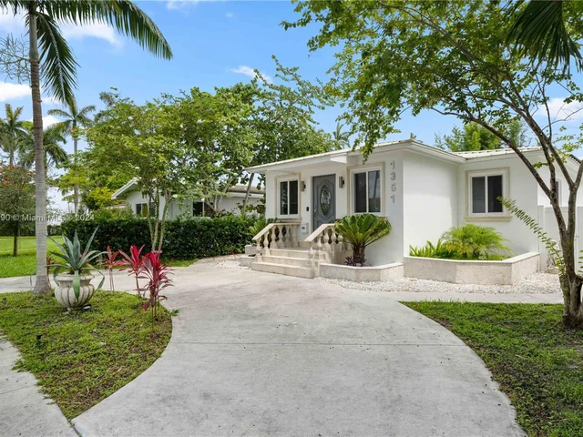 1351 Harrison St, Hollywood FL 33019